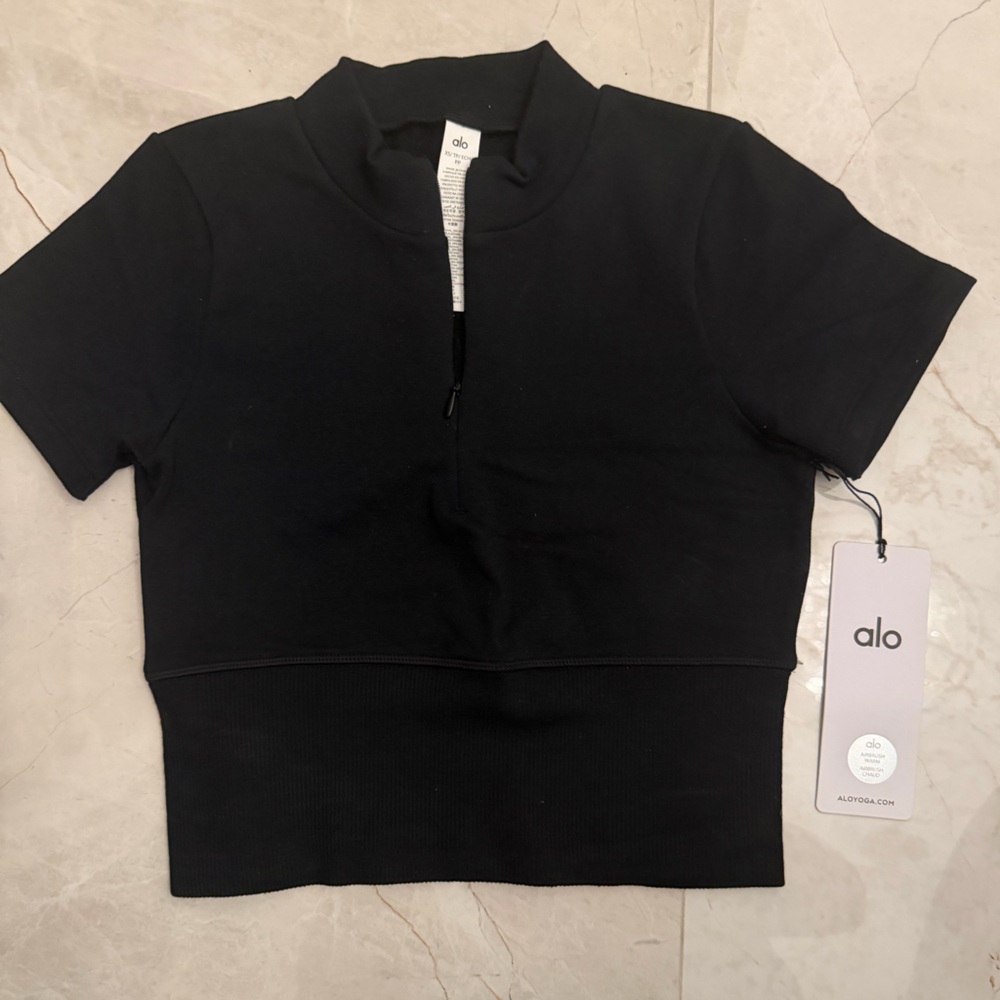 NWT ALO Yoga Warm Classic Black Short Sleeve Tee xs